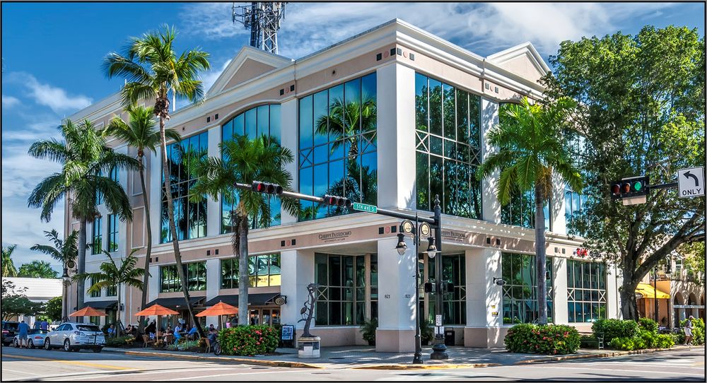 821 5th Ave S, Naples, FL 34102